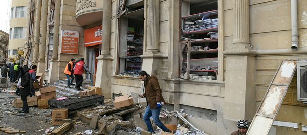 Последствия взрыва в подвале жилого дома на улице Диляры Алиевой в Баку - Sputnik Азербайджан
