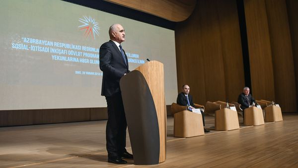 Министр экономики Шахин Мустафаев на конференции, посвященной итогам четвертого года реализации Государственной программы социально-экономического развития регионов Азербайджана - Sputnik Азербайджан