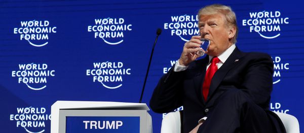 Президент США Дональд Трамп принимает участие в ежегодном совещании Всемирного экономического форума (ВЭФ) в Давосе, Швейцария 26 января 2018 год - Sputnik Азербайджан
