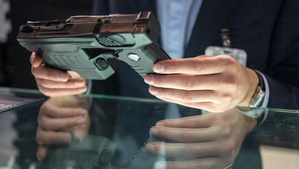 Электрошокер, фото из архива - Sputnik Азербайджан