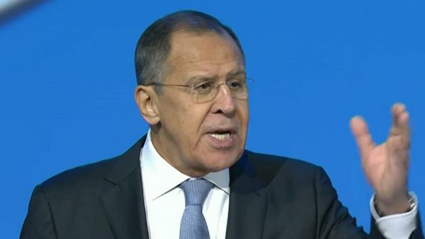 Крики делегатов прервали речь Лаврова на конгрессе в Сочи - Sputnik Азербайджан
