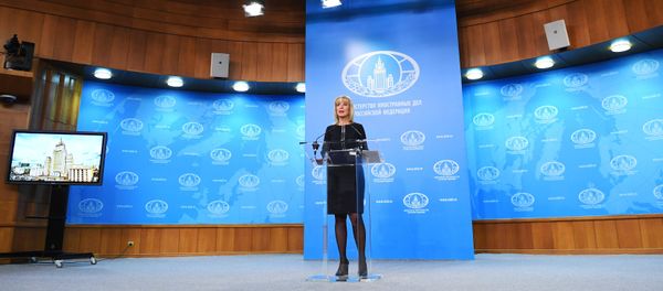 Официальный представитель министерства иностранных дел РФ Мария Захарова во время брифинга по текущим вопросам внешней политики - Sputnik Азербайджан