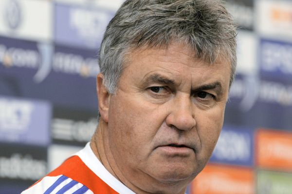 Гус Хиддинк в 2006 году вывел сборную Австралии в 1/8 финала чемпионата мира, а сборную России привел к бронзе ЧЕ-2008. - Sputnik Азербайджан