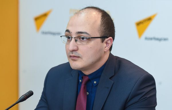 Преподаватель Академии государственного управления при президенте АР, политолог Заур Мамедов - Sputnik Азербайджан