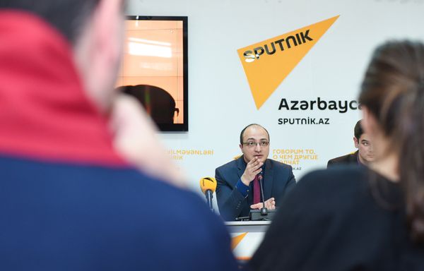 Преподаватель Академии государственного управления при президенте АР, политолог Заур Мамедов - Sputnik Азербайджан