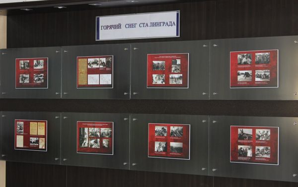 Фотовыставка, посвященная 75-летию победы в Сталинградской битве - Sputnik Азербайджан