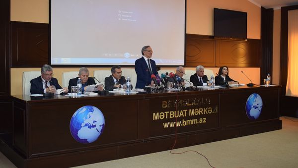 Hüseyn Cavid - 135 şeir müsabiqəsinin mükafatlandırma mərasimi - Sputnik Азербайджан