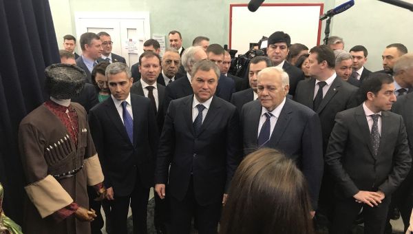Встреча председателя Государственной думы России Вячеслава Володина с председателем Милли Меджлиса Азербайджана Огтаем Асадовым - Sputnik Азербайджан