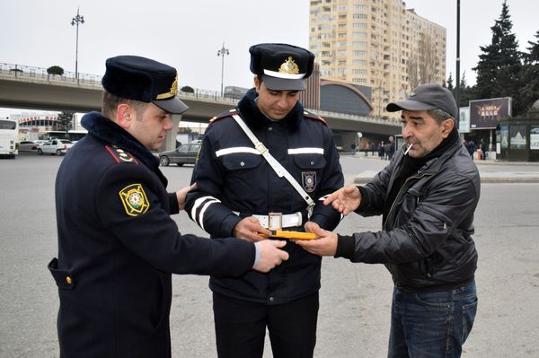 Рейды на дорогах Баку, проводимые сотрудниками Главного управления государственной дорожной полиции АР - Sputnik Азербайджан