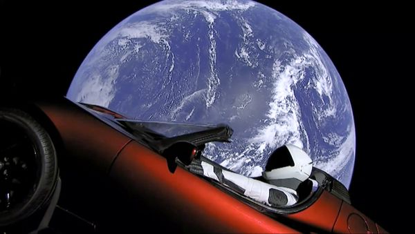 Автомобиль Tesla на орбите Земли - Sputnik Азербайджан