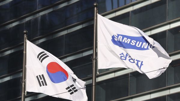 Флаги Южной Кореи и компании Samsung, фото из архива - Sputnik Азербайджан