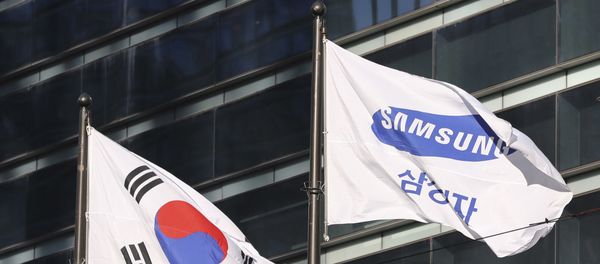 Флаги Южной Кореи и компании Samsung, фото из архива - Sputnik Азербайджан