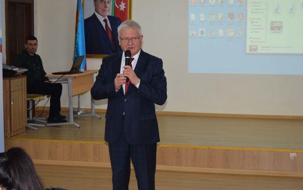 Очередной этап X республиканской олимпиады по русскому языку и литературе прошел в бакинском лицее Эврика - Sputnik Азербайджан