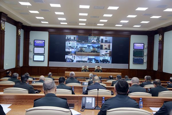 Cлужебное совещание под руководством Министра обороны Азербайджанской Республики генерал-полковника Закира Гасанова  - Sputnik Азербайджан