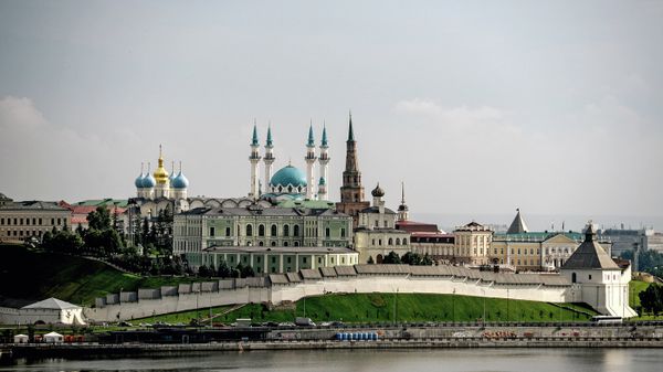 Казанский кремль – древнейшая часть города Казани, объект Всемирного наследия ЮНЕСКО. Кремль неоднократно перестраивался. Современный архитектурный ансамбль сложился к концу XIX века - Sputnik Азербайджан