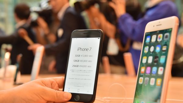 Смартфоны iPhone 7 и 7 Plus - Sputnik Азербайджан