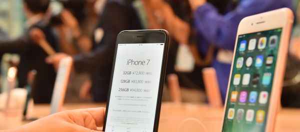 Смартфоны iPhone 7 и 7 Plus - Sputnik Азербайджан