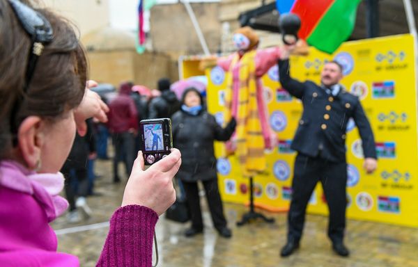 Празднование последнего дня Масленицы в Баку - Sputnik Азербайджан