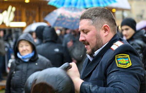Празднование последнего дня Масленицы в Баку - Sputnik Азербайджан