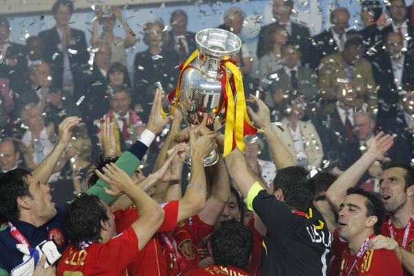 Сборная Испании – чемпион Европы. Финальный матч первенства Старого Света 2008 года закончился победой сборной Испании над национальной командой Германии со счетом 1:0. - Sputnik Азербайджан