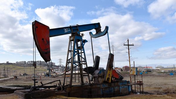 Нефтяной насос в Сураханском районе Баку - Sputnik Азербайджан