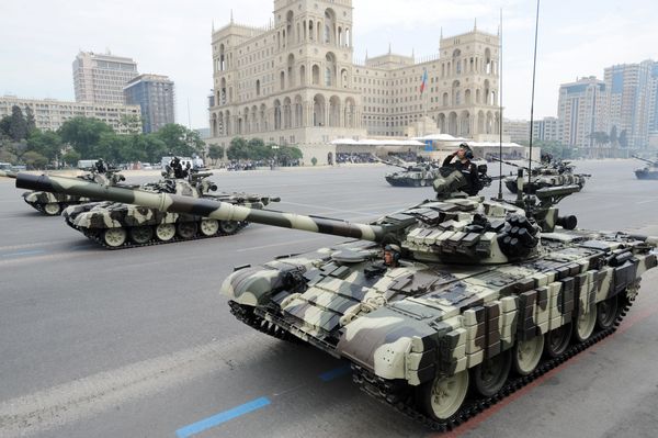 Торжественный военный парад по случаю 95-й годовщины создания Вооруженных сил Азербайджанской Республики в Баку - Sputnik Азербайджан