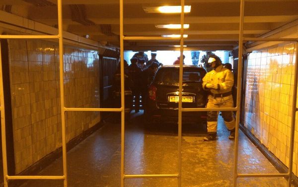 Пенсионер въехал на автомобиле в подземный переход у метро Московская в Санкт-Петербурге - Sputnik Азербайджан