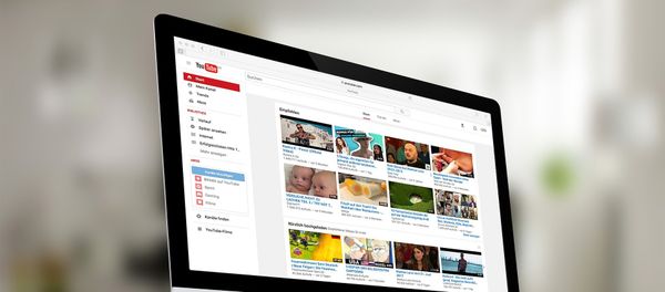 Youtube на экране компьютера, архивное фото - Sputnik Азербайджан