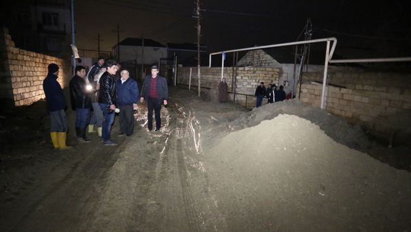 В массиве 1А поселка Локбатан Гарадагского района лопнула водопроводная труба - Sputnik Азербайджан