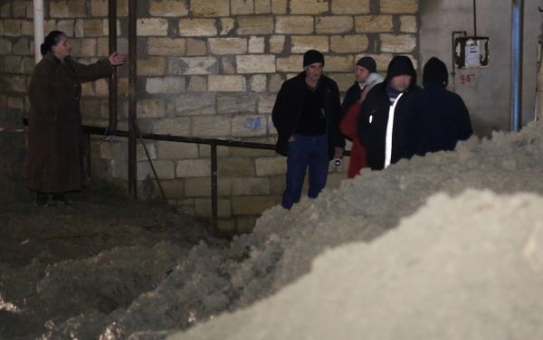В массиве 1А поселка Локбатан Гарадагского района лопнула водопроводная труба - Sputnik Азербайджан