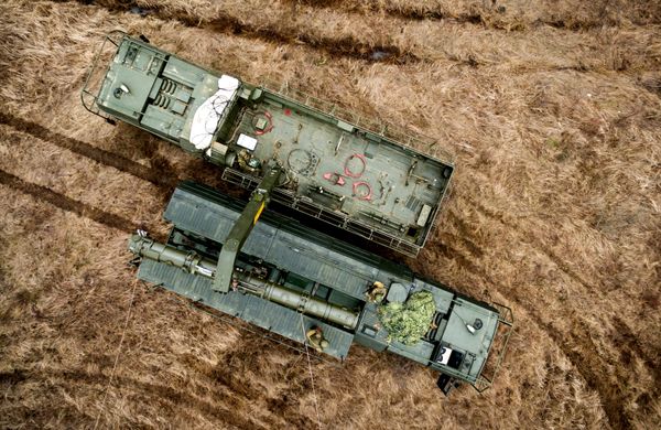 Транспортно-заряжающая машина комплекса Искандер-К с крылатыми ракетами Р-500 в Краснодарском крае - Sputnik Азербайджан