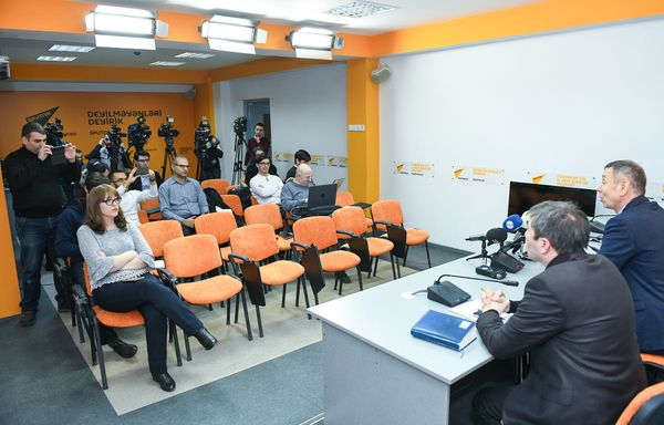 Конференции на тему Будущее азербайджано-российских отношений в мультимедийном пресс-центре Sputnik Азербайджан - Sputnik Азербайджан