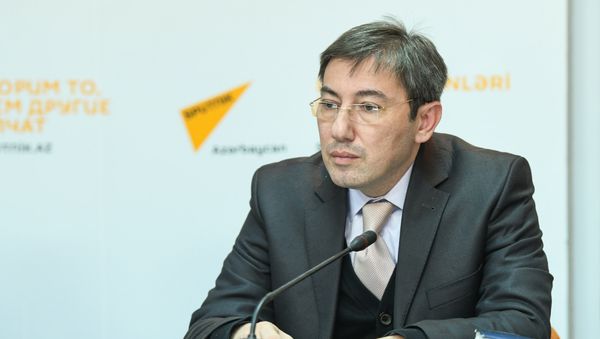 Азербайджанский политолог Ильгар Велизаде на пресс-конференции в мультимедийном пресс-центре Sputnik Азербайджан - Sputnik Азербайджан