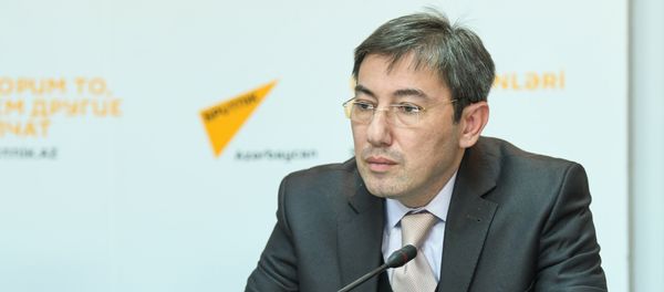 Азербайджанский политолог Ильгар Велизаде на пресс-конференции в мультимедийном пресс-центре Sputnik Азербайджан - Sputnik Азербайджан