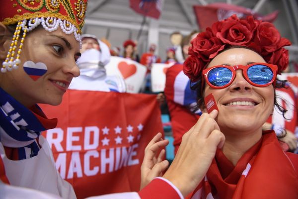 Российские болельщики на финальном матче Россия - Германия по хоккею среди мужчин на XXIII зимних Олимпийских играх - Sputnik Азербайджан