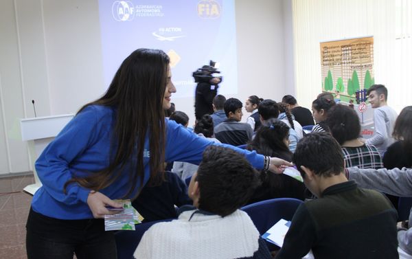 Второй региональный турнир на симуляторах Формулы 1 под девизом “Твоя формула скорости” - Sputnik Азербайджан