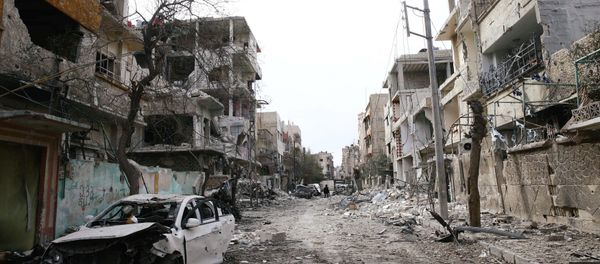 Разрушения в Восточной Гуте, Сирия, 25 февраля 2018 года Разрушения в Восточной Гуте, Сирия, 25 февраля 2018 года - Sputnik Азербайджан