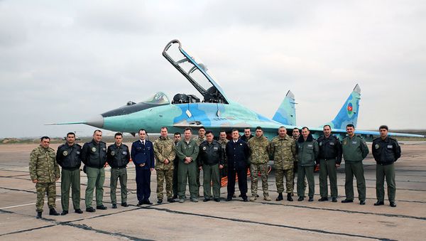 Мобильная учебная группа НАТО проводит семинар в Баку - Sputnik Азербайджан