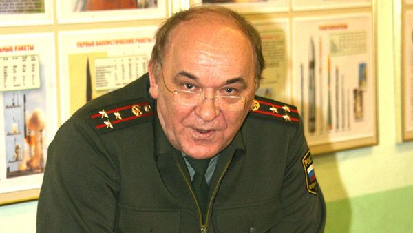 Российский эксперт, военный обозреватель, полковник в отставке Виктор Баранец - Sputnik Азербайджан