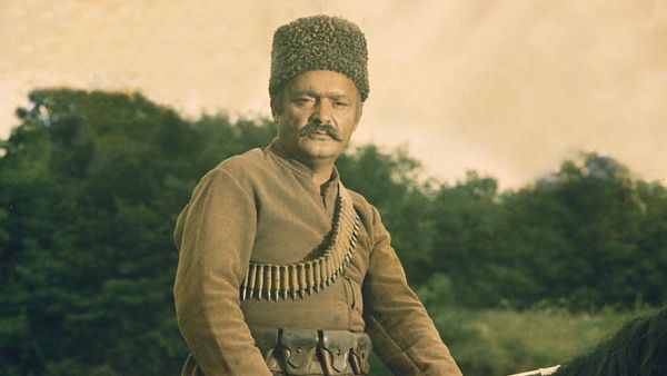 Гасан Турбов в образе Гачаг Неби в фильме Пора седлать коней, 1983 год - Sputnik Азербайджан