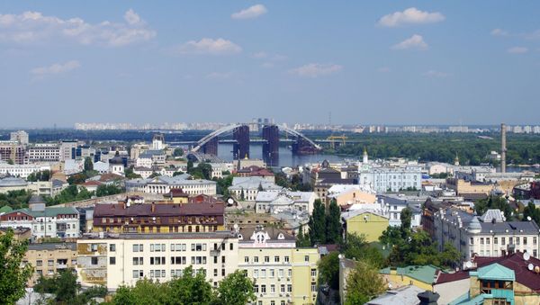 Вид на районы Подол и Троещину в Киеве - Sputnik Азербайджан