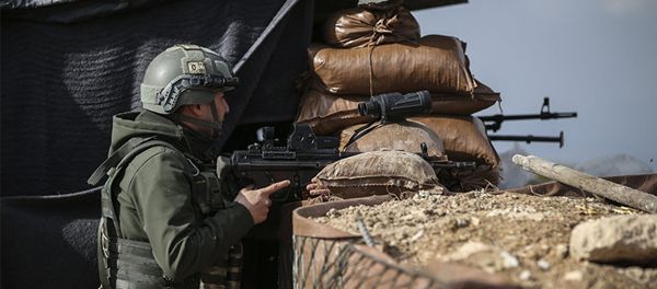Военнослужащий турецкой армии на боевой позиции в Африне, Сирия. 3 марта 2018 - Sputnik Азербайджан