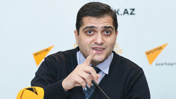 Политолог Эльхан Шахиноглу - Sputnik Азербайджан