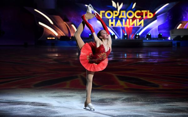 Алина Загитова во время выступления на шоу фигуристов Праздник олимпийцев. Чемпионы - Москве - Sputnik Азербайджан