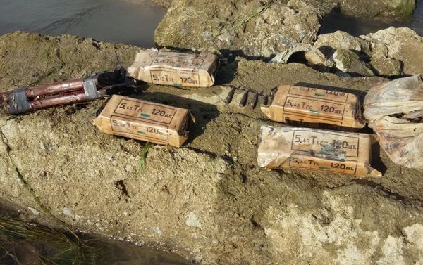 Снаряды, обнаруженные в водном канале на территории села Юхары Саламбейли Агджабединского района - Sputnik Азербайджан