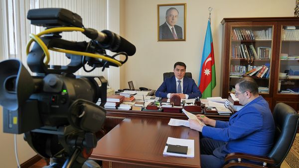 Председатель комитета Милли Меджлиса по правовой политике и государственному строительству Али Гусейнли - Sputnik Азербайджан