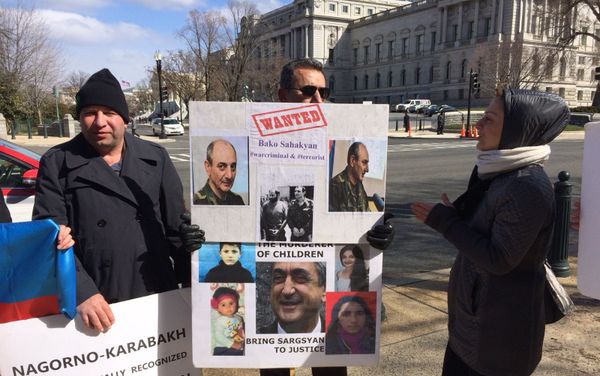 Акция протеста азербайджанцев в Вашингтоне - Sputnik Азербайджан