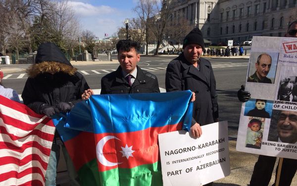 Акция протеста азербайджанцев в Вашингтоне - Sputnik Азербайджан