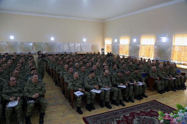 Служебное совещание по итогам широкомасштабных учений под руководством министра обороны генерал-полковника Закира Гасанова  - Sputnik Азербайджан