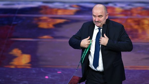 Главный тренер сборной России Станислав Черчесов - Sputnik Азербайджан